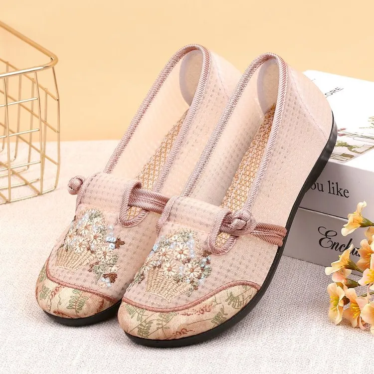 夏季新款老北京布鞋妈妈鞋休闲绣花鞋中国风绣花民族风透气轻便