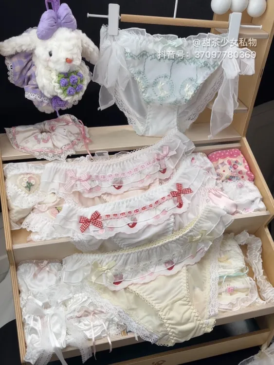 独家定制~日系重工刺绣甜美少女可爱冰丝三角内裤