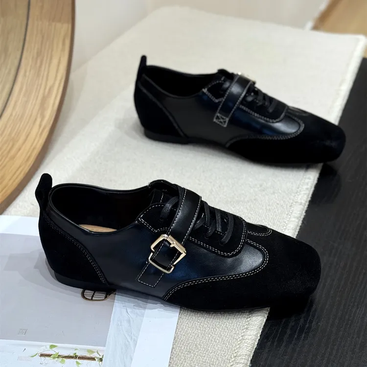 英伦复古软底布洛克小皮鞋女2026新款春季潮流洋气平底皮带扣单鞋