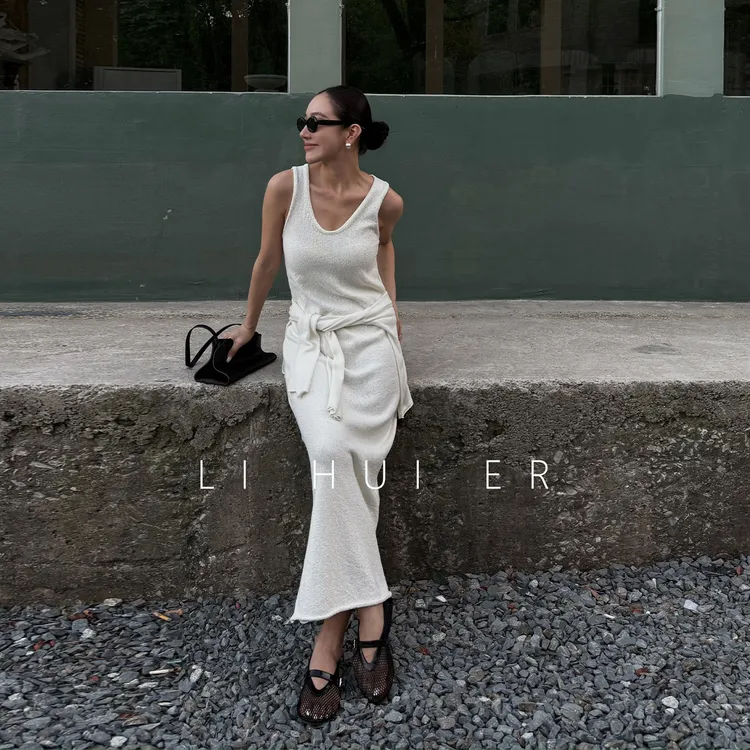 LiHuiEr李慧儿【阿拉斯加海湾】2025长款显瘦米色连衣裙LL025480