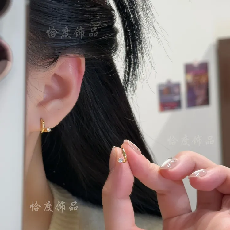 铜合金合成锆石耳饰 【恰度】金色精致小巧锆石C圈耳钉