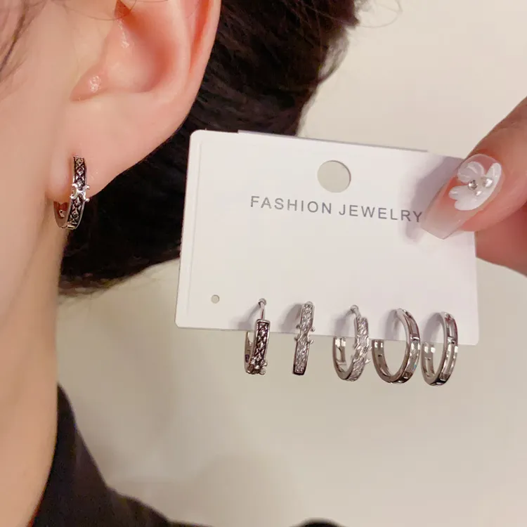铜合金合成锆石耳饰 时尚轻奢菱格凯旋门圆环耳扣耳饰