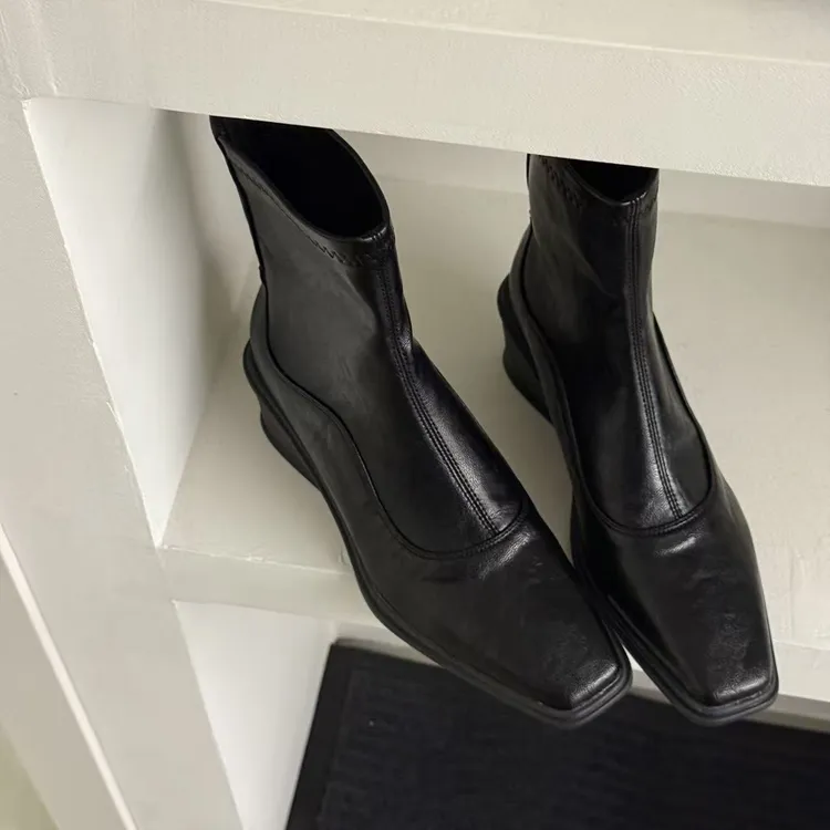 坡跟2025秋冬棕色时装靴瘦瘦靴粗跟弹力韩版方头后拉链软皮短靴