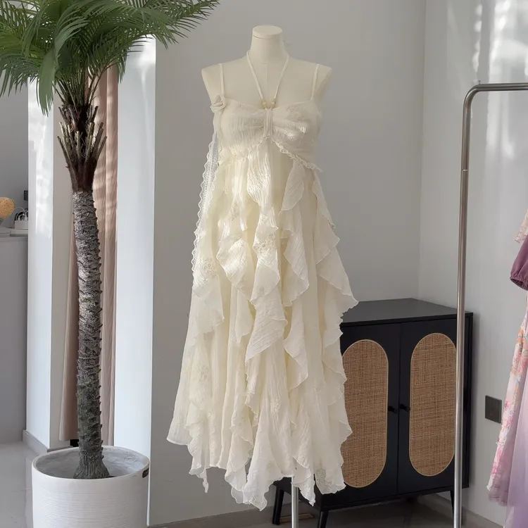 日落甜茶｜大码海边度假风连衣裙女夏季2025不规则挂脖荷叶边长裙