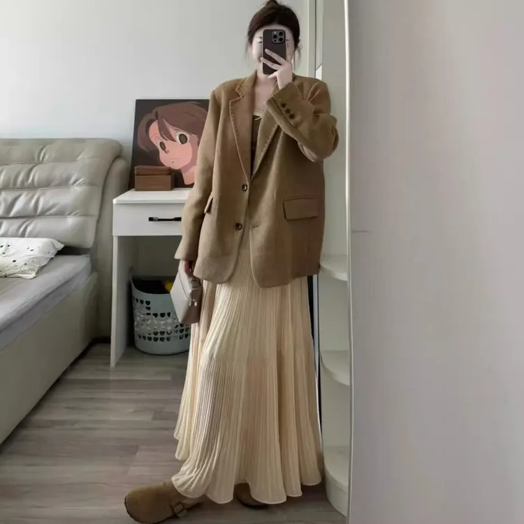 2025春季新款高级感穿搭咖色西装外套女搭配百褶半身裙显瘦两件套