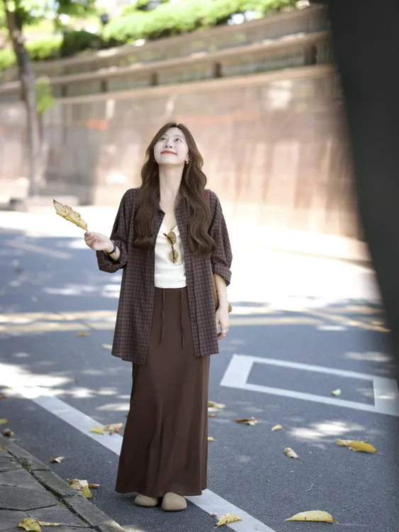 2025秋季新款咖色格子复古休闲衬衫女宽松显瘦上衣百搭半身裙套装