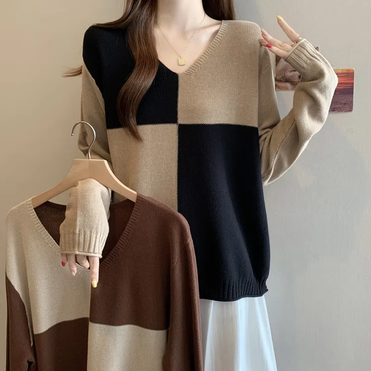 新品大码宽松巨显瘦V领针织衫女25秋冬胖mm拼色毛衣内搭打底上衣
