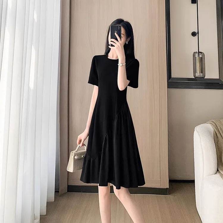 法式赫本风黑色连衣裙女夏季新款高级设计感收腰显高显瘦气质裙子