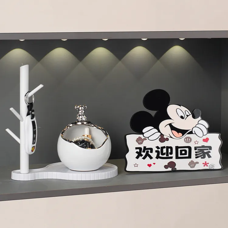 轻奢高档暴力熊入户钥匙收纳玄关摆件欢迎回家鞋柜置物架家居装饰