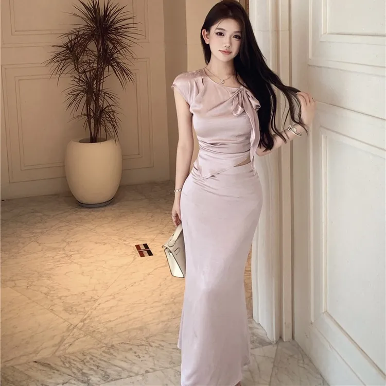 法式温柔风时尚套装缎面不规则短款短袖上衣+长款鱼尾包臀半身裙 