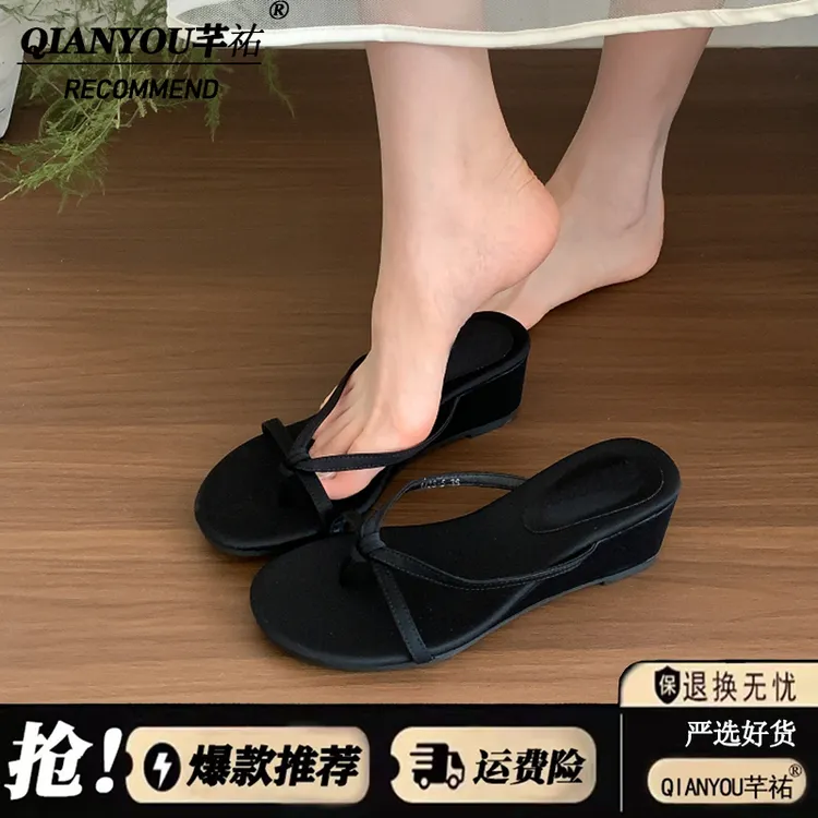 坡跟复古夹趾拖鞋女2025年新款夏季外穿海边沙滩法式小凉拖高跟鞋