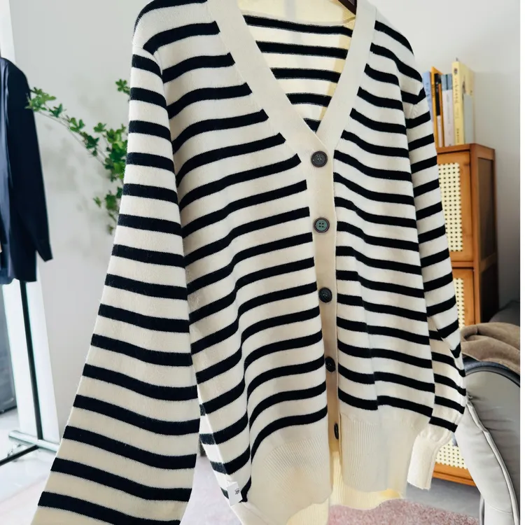 厚款服装版型V领拼接拼色衫女装长袖百搭