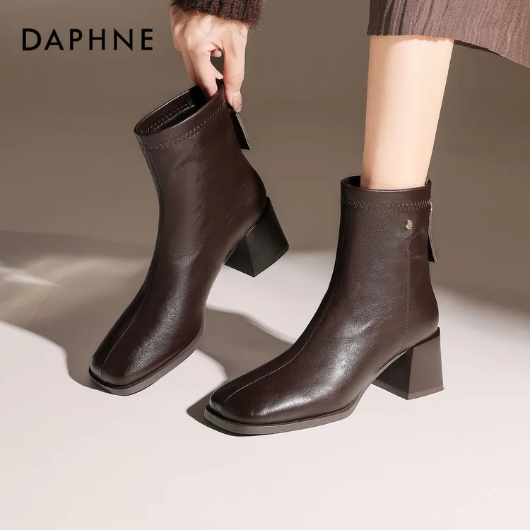 Daphne/达芙妮方头复古时装靴女粗跟后拉链短靴气质配裙子瘦瘦靴