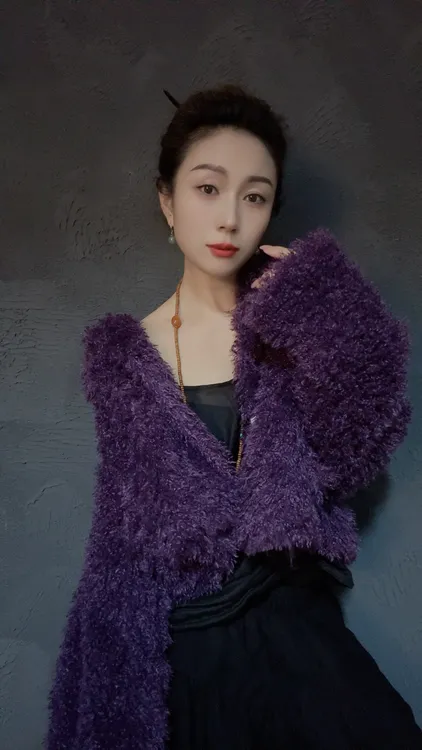 原创紫色毛毛长袖带兜短外套（定制款）