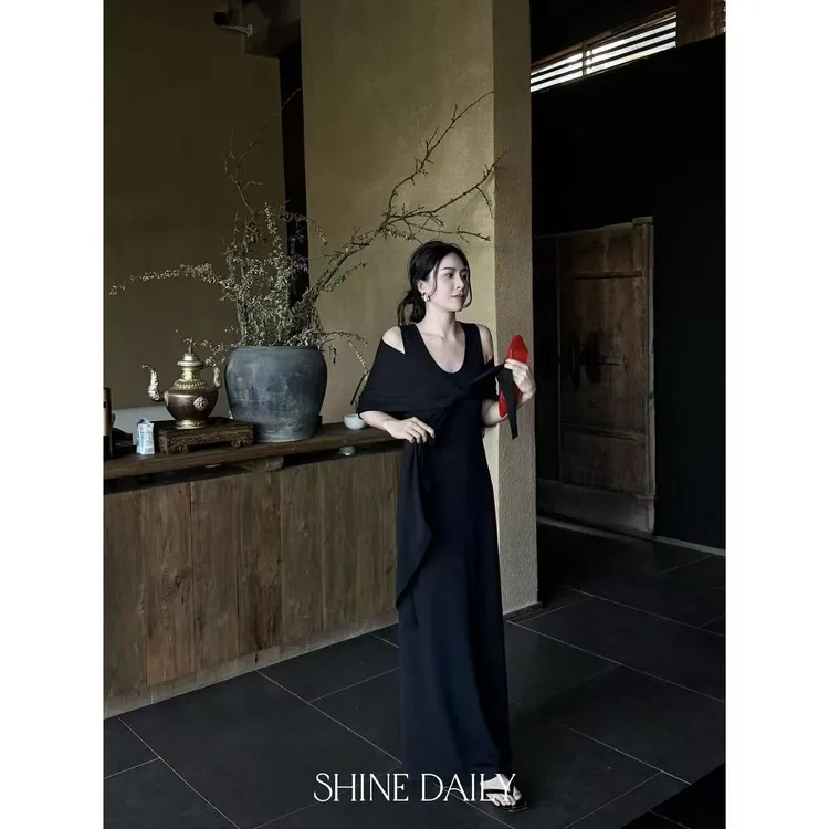 【松弛美人】极简纯色气质显瘦针织背心连衣裙＋高级慵懒感披肩