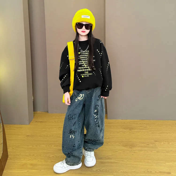 女童春秋款2025新款洋气时髦韩系宽松时尚卫衣涂鸦牛仔裤穿搭套装
