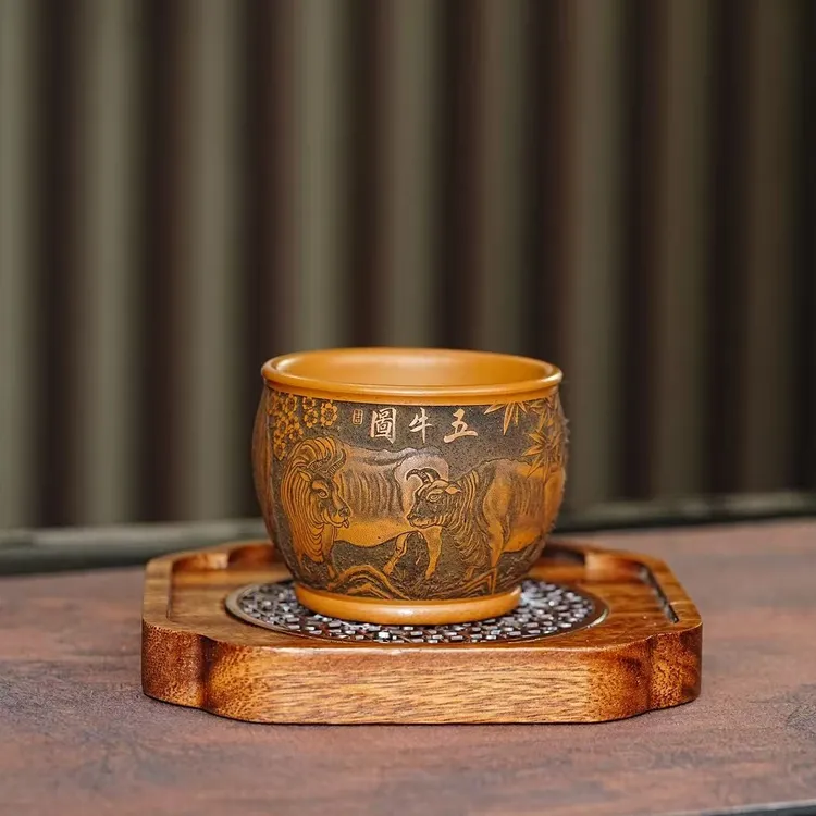 宜兴原矿紫砂葵黄朱泥全手工刻绘五牛图主人杯高端品茗杯