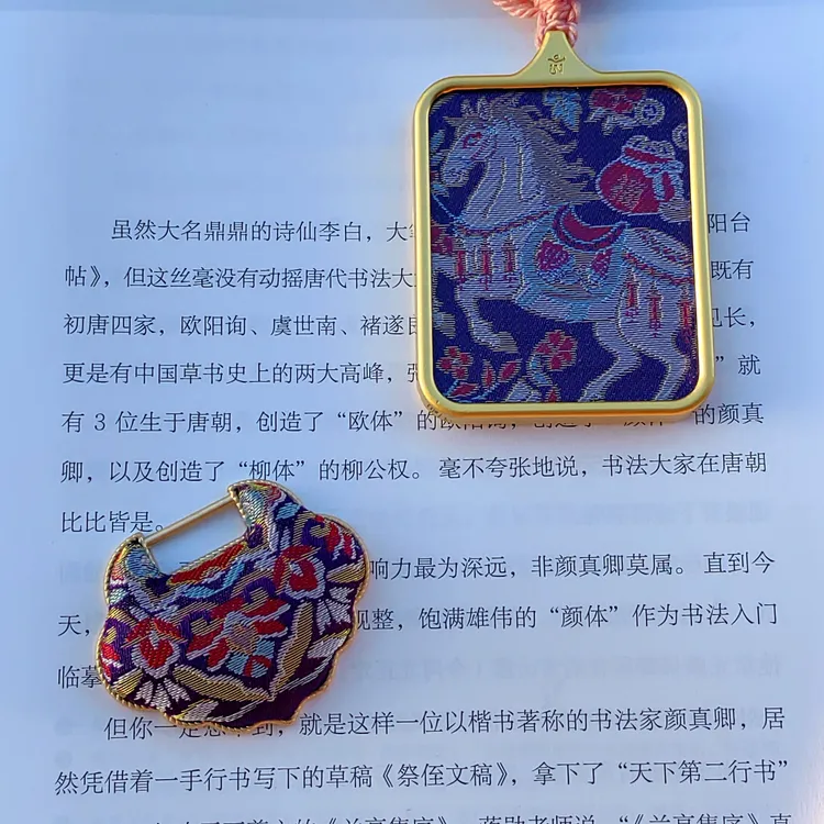 合金布艺吊坠 复古国风《马上有福》紫色系列非遗宋锦无事牌定制款。