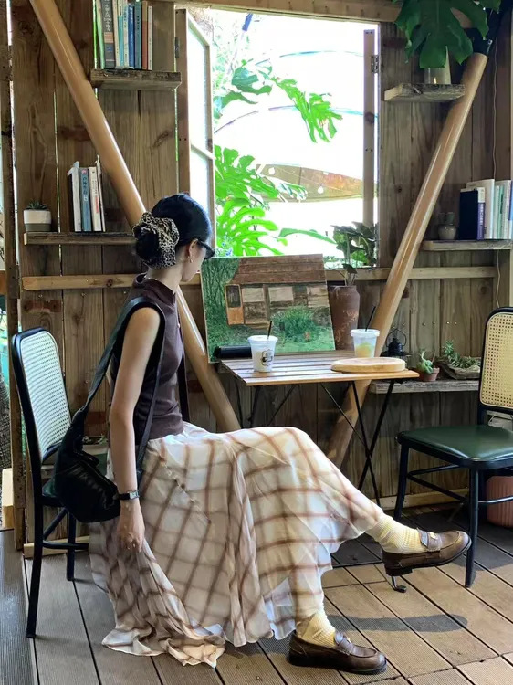 2025夏季新品韩版系气质简约无袖上衣复古时尚咖格鱼尾半身裙套装