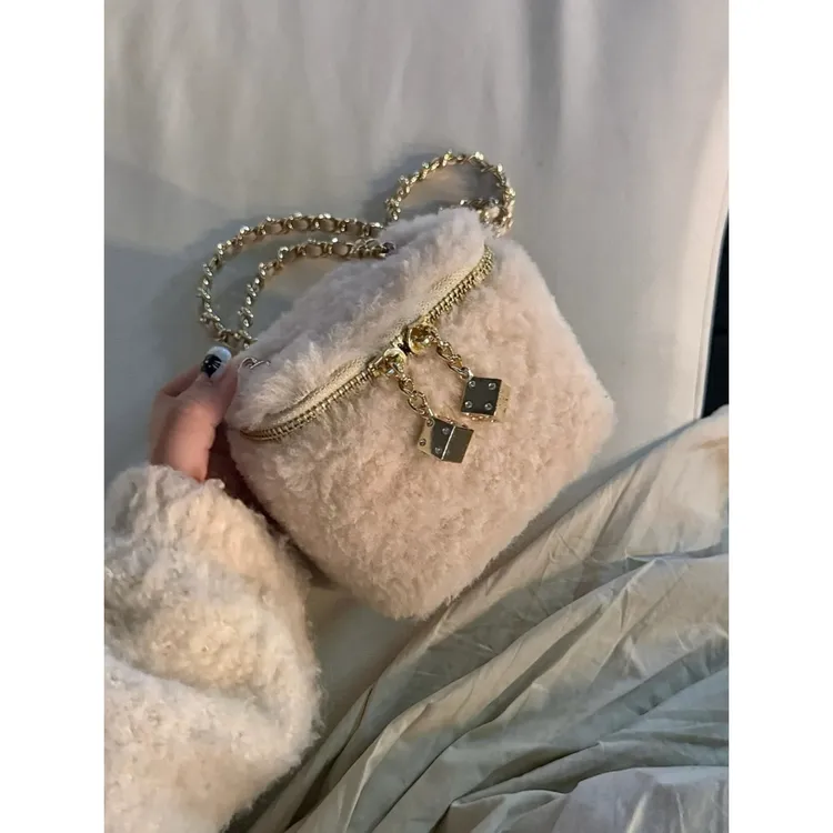 2025秋冬新款千金风毛绒奶乎乎盒子包可爱小巧百搭手提斜挎包包女