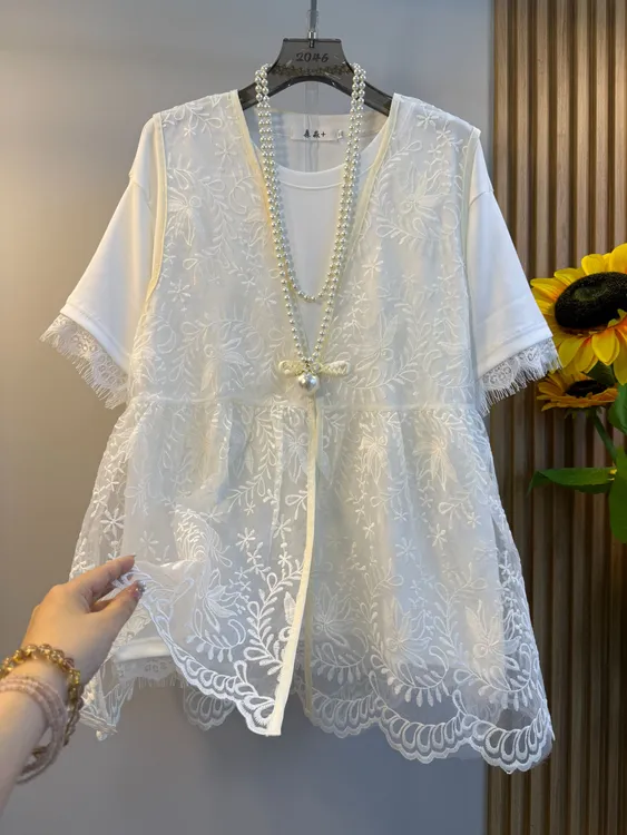 胖MM加肥V领盘扣蕾丝马甲大码女装2025夏季新款百搭洋气透肉马甲