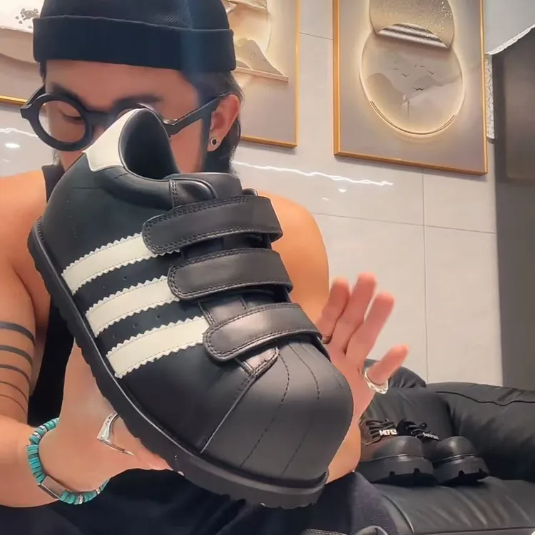 素菲迪缦时尚休闲百搭三条杠百搭款英伦风系带时尚休闲百搭贝壳头