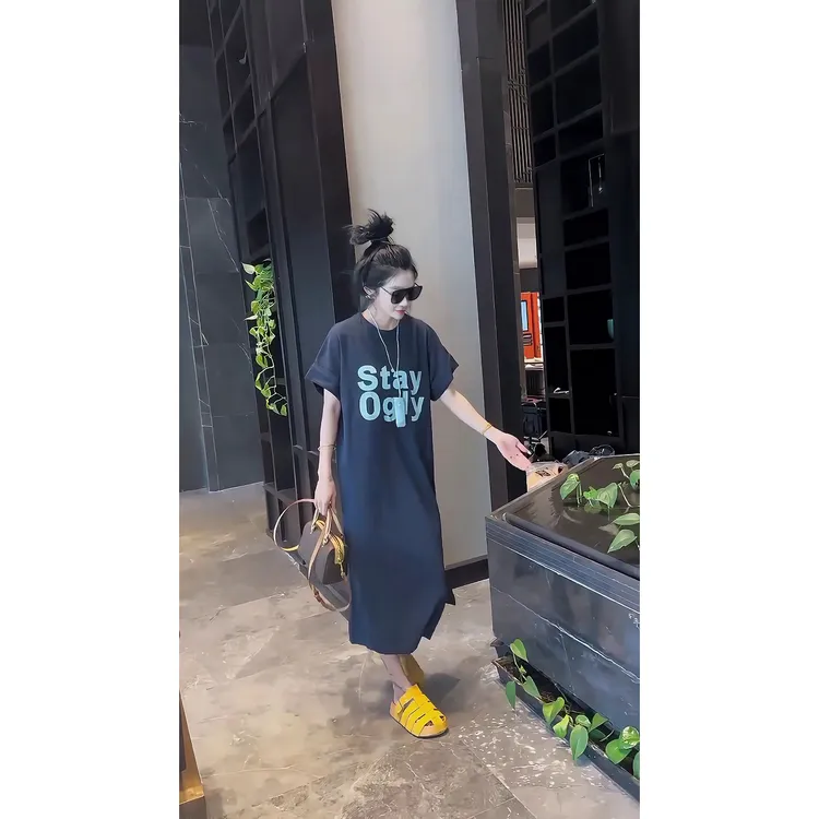 2025夏季新款时尚休闲简约气质圆领宽松短袖字母T大版T裙显瘦