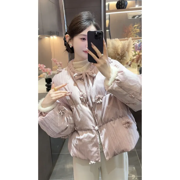 【周粥】【圆满】2025新款白鸭绒立体手工花朵保暖羽绒服JJD5YRF7083