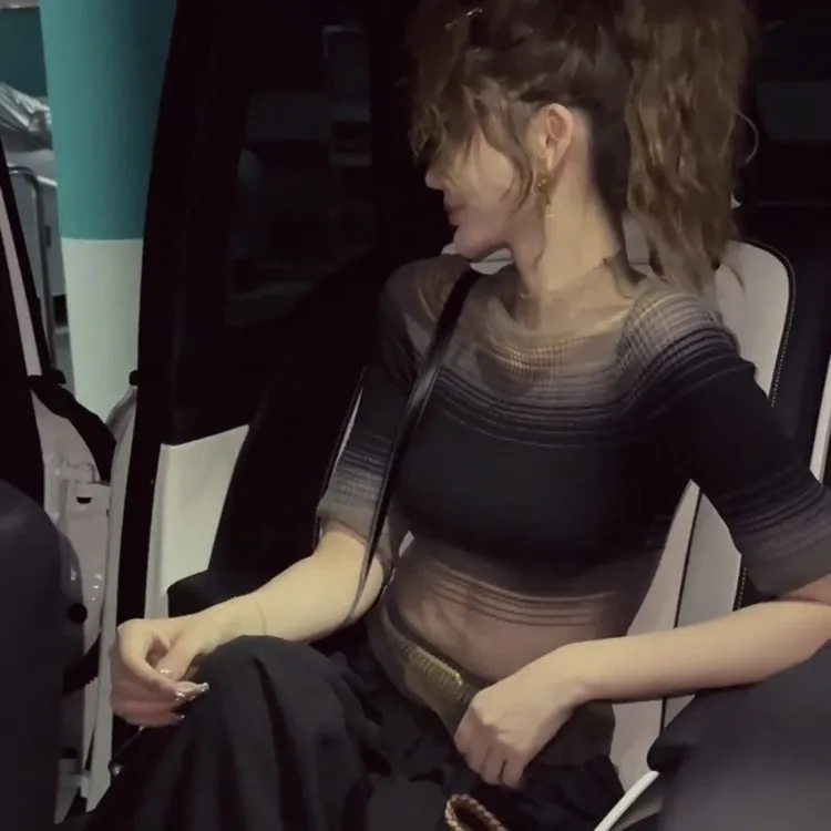 圆领中袖纱网条纹时尚百搭常规款有弹力T恤上衣韩版脏脏风运动风