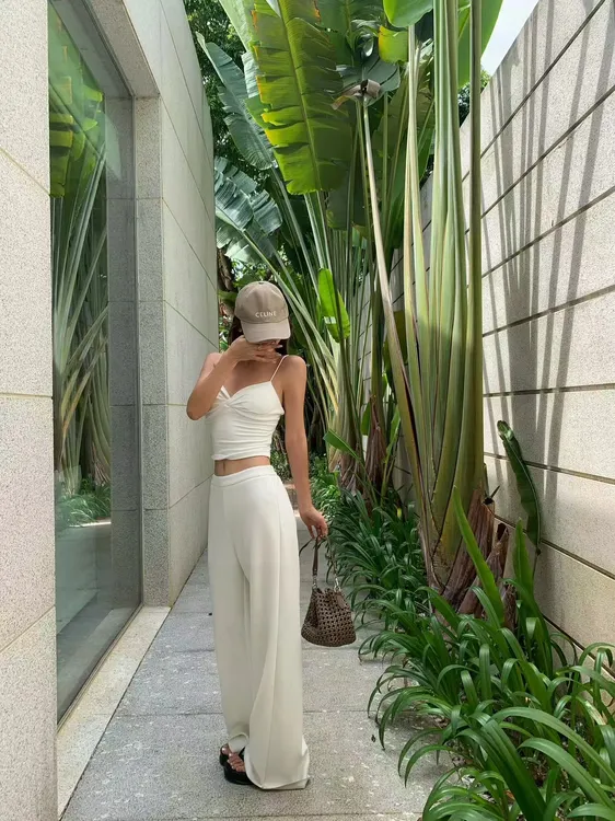 设计感辣妹气质吊带背心上衣女2025新款显瘦休闲裤套装