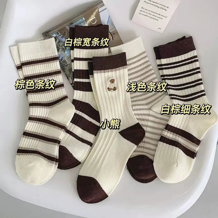 棕色袜子女秋冬中筒条纹小熊刺绣ins潮日系可爱百搭堆堆袜中筒袜