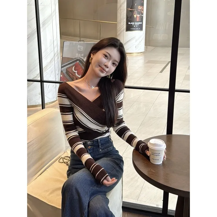 韩系气质交叉V领条纹针织衫女百搭长袖收腰设计感上衣H9-16