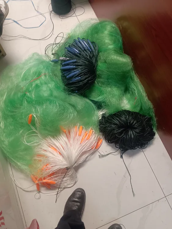 塑料穿孔浮漂渔网鱼网加重底坠三层急流水捕鱼沉网适合多种鱼类