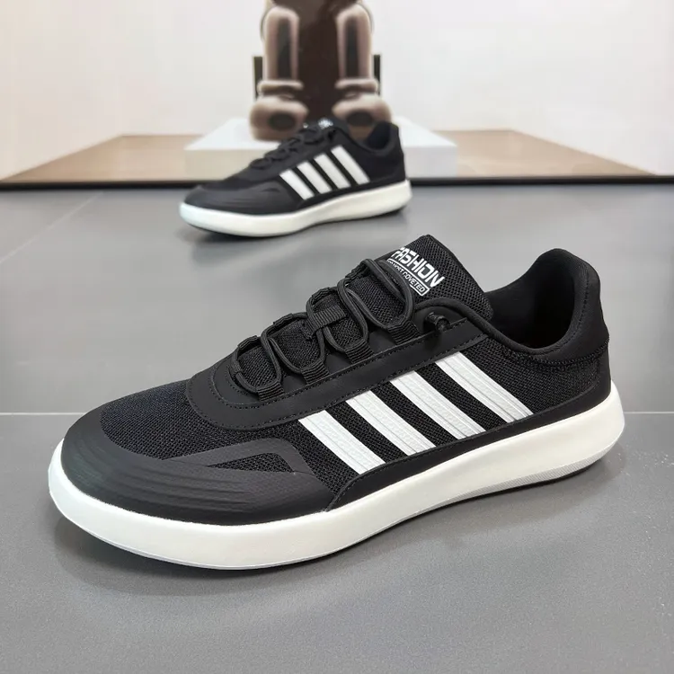 2025夏季新款透气网鞋平底低帮休闲鞋男士户外运动鞋黑色板鞋男款