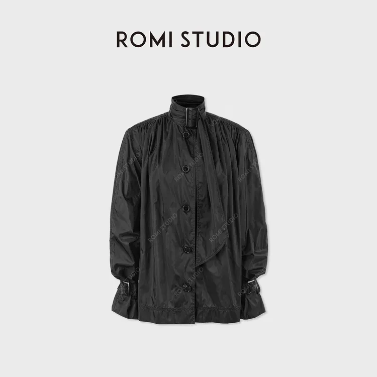 ROMI STUDIO“秀场外套”轻量超薄扣袢领系带立领夹克RWDRSG3249