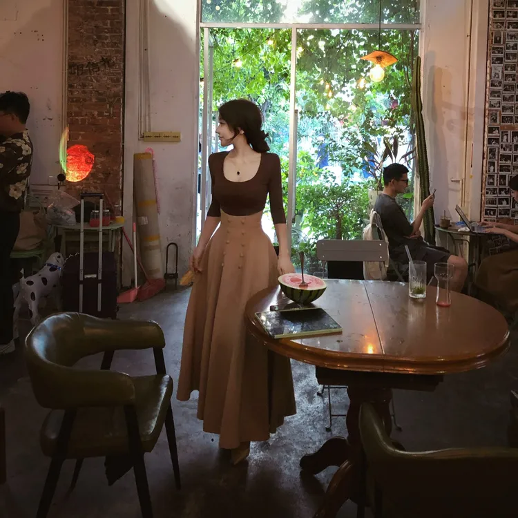 WW定制「中古温柔少女」显瘦气质网红休闲百搭小众设计上衣半裙套装