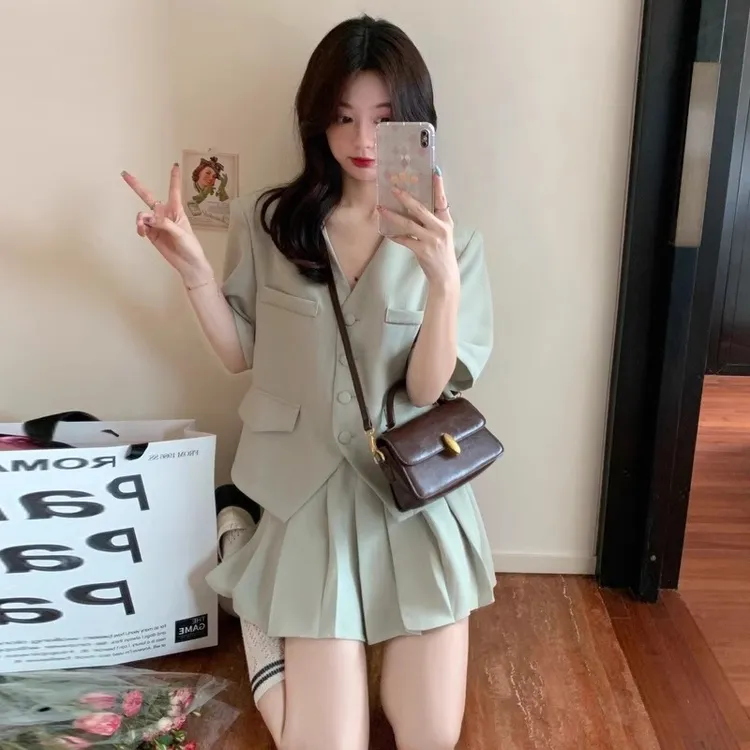 夏季高级感v领上衣西装百褶裙套装大码胖mm显瘦微胖女装显瘦套装