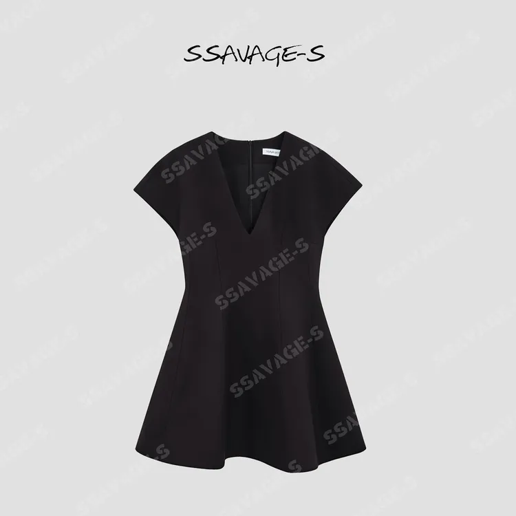SSAVAGE“赫本时刻” 通勤深 V 收腰显瘦伞摆小黑裙连衣裙SS91089