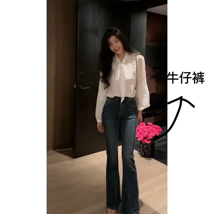 N.COU妮蔻25秋新款时髦百搭设计感烫钻高腰显瘦微喇牛仔裤DY10085