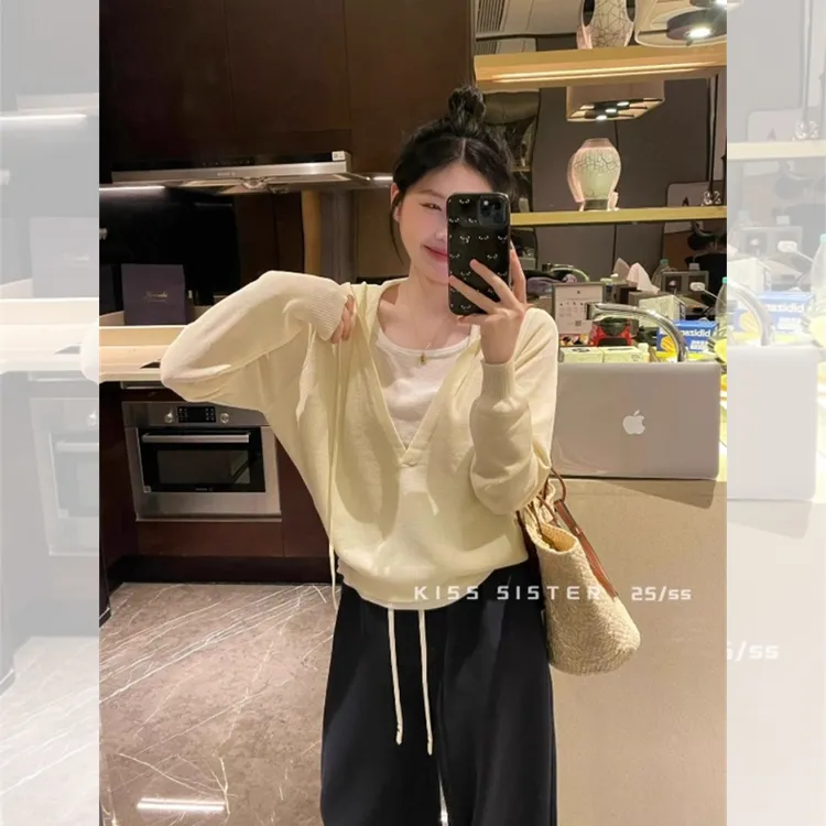 假两件连帽针织衫女早秋季韩版穿搭慵懒风毛衣设计感时尚V领上衣
