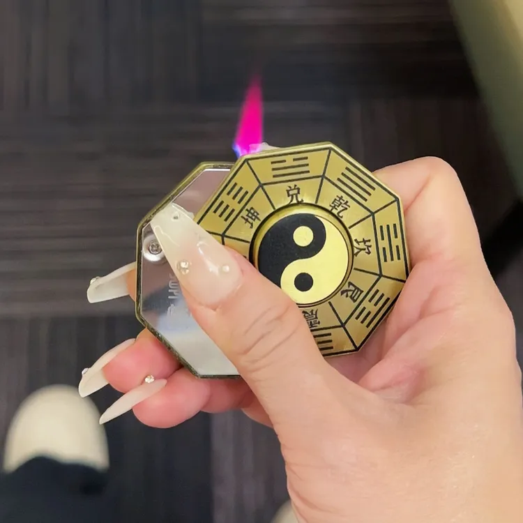 中式八卦复古旋转打火机国潮陀螺防风充气高档手把件挂件收藏礼物