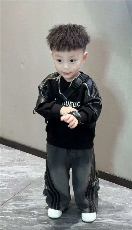 儿童2025秋款套头纯色字母韩版单排扣拼色卫衣秋冬男童皮衣两件套