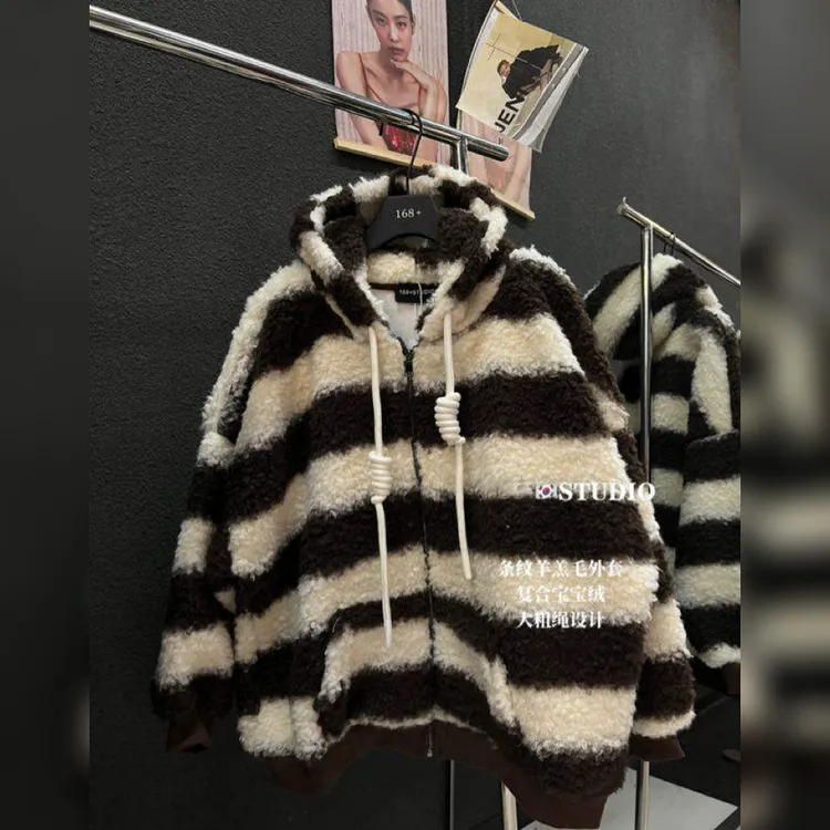 吴大大-大条纹连帽羊羔毛开衫卫衣外套女加绒加厚洋气显瘦