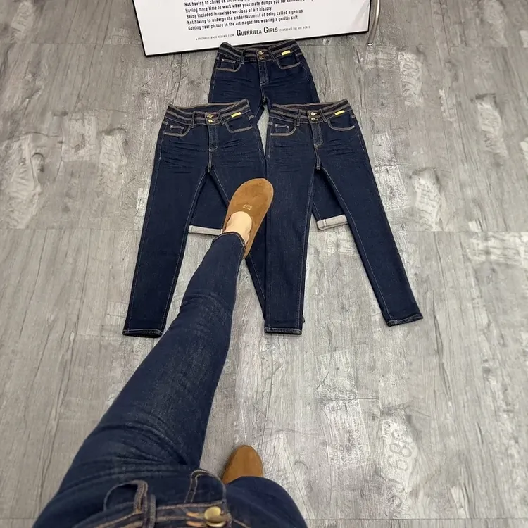 秋季新款两粒扣设计窄版牛仔烟管裤女大码加绒加厚修身直筒小脚裤