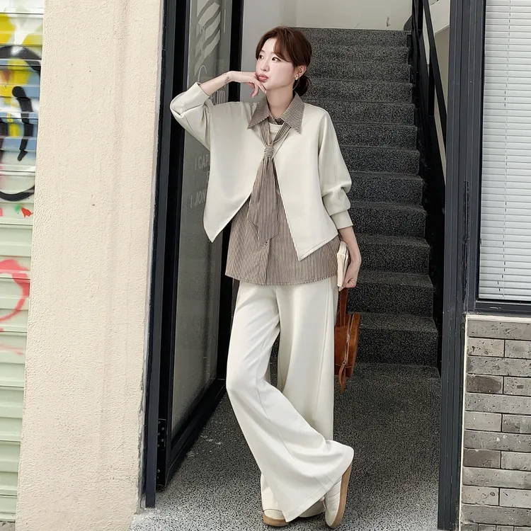韩系早秋气质一整套女穿搭条纹衬衫米白色减龄卫衣阔腿裤三件套