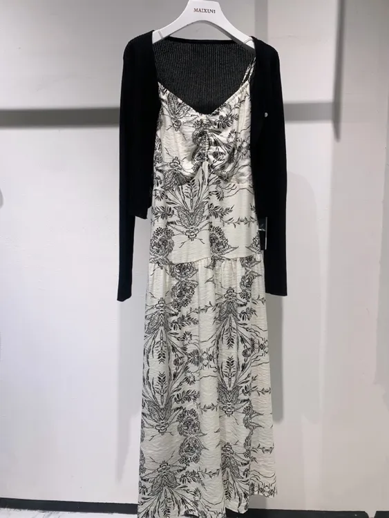 夏季法式温柔印花吊带连衣裙搭配针织开衫套装