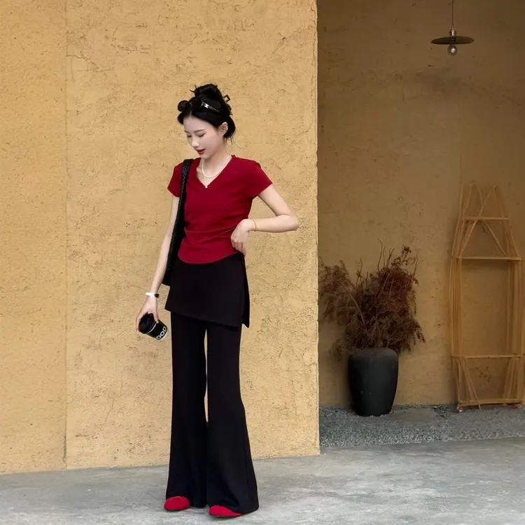 红色V领正肩短袖T恤2025春季爆款屁帘喇叭裤拖地阔腿裤两件套女