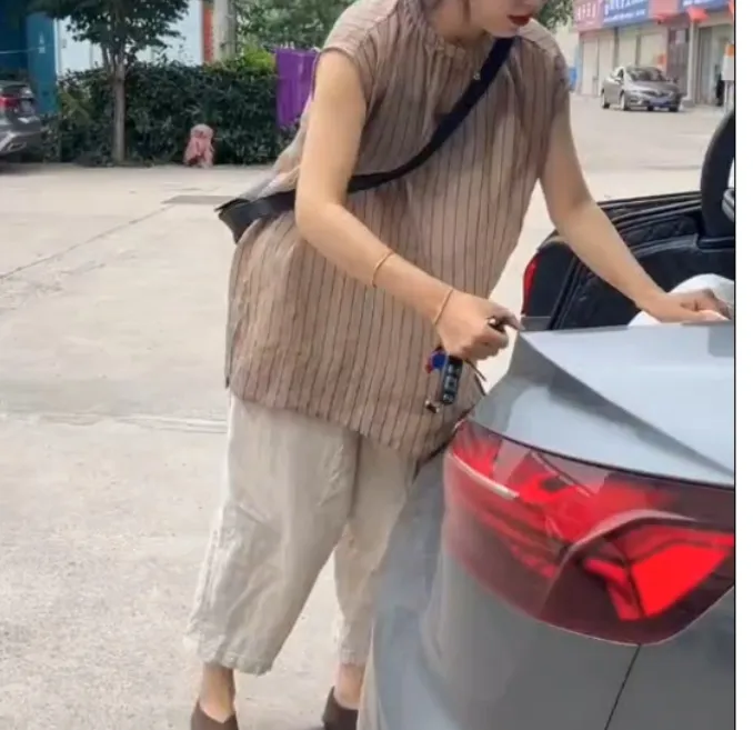 时尚潮流百搭精品女装zsx25478