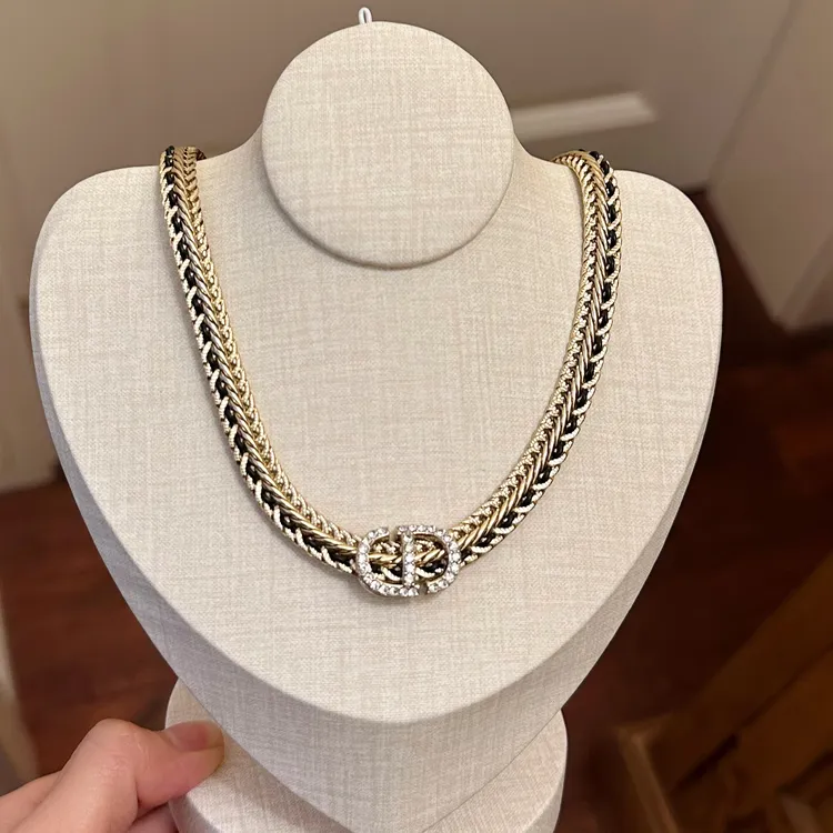 铜合金皮质项链 X0208锁骨链字母编织工艺小香风黑色颈链高级项链