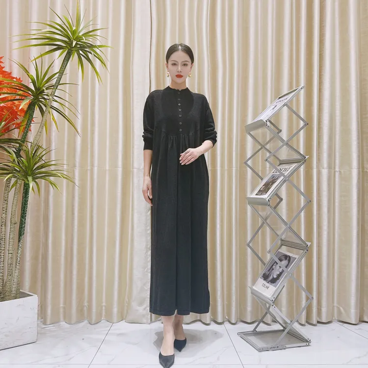 A232炭黑色排扣设计气质秋冬轻奢针织连衣裙时尚复古